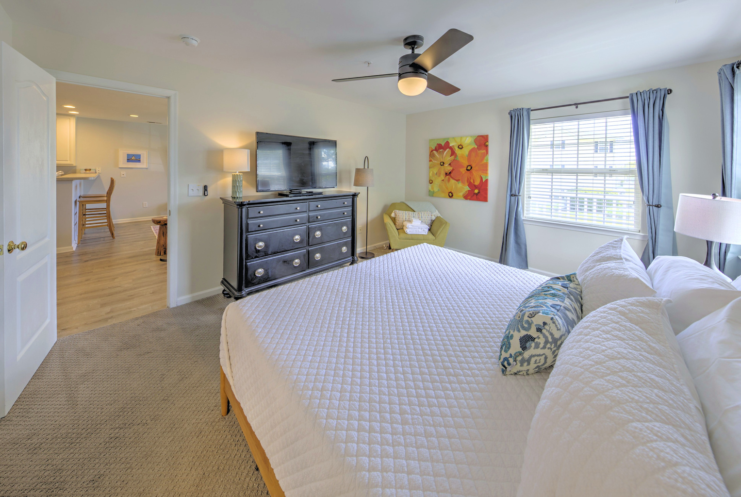 Fresh linens provided and beds professionally made before arrival—no linen rentals required.

Primary Bedroom: Bright and airy retreat with a king bed, cheerful decor, and blackout curtains with an ensuite bathroom and large closet!