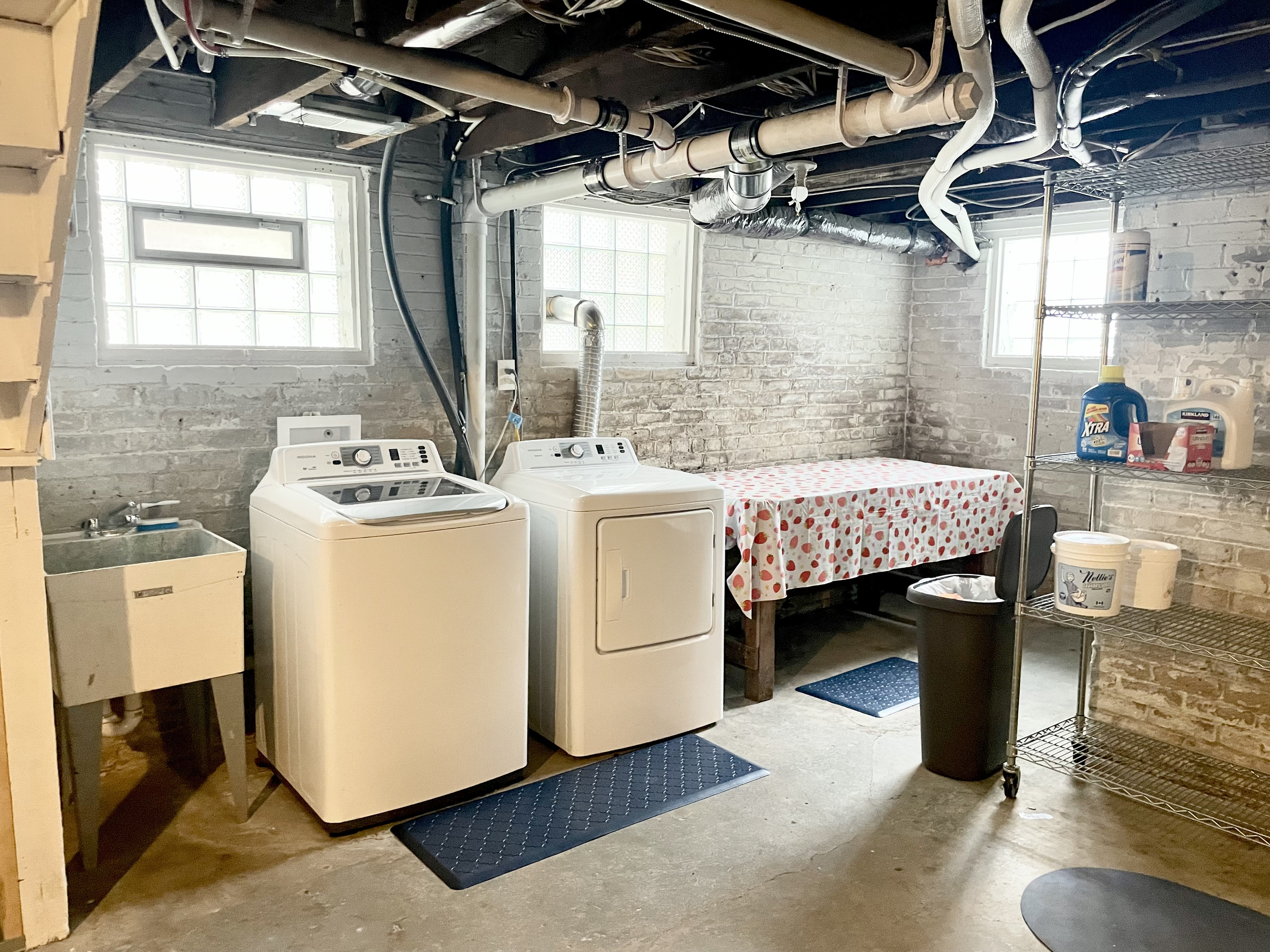 Side Angle Laundry Station