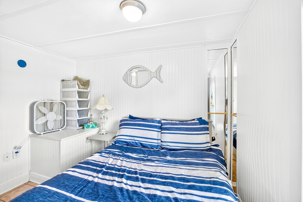 Queen bedroom
