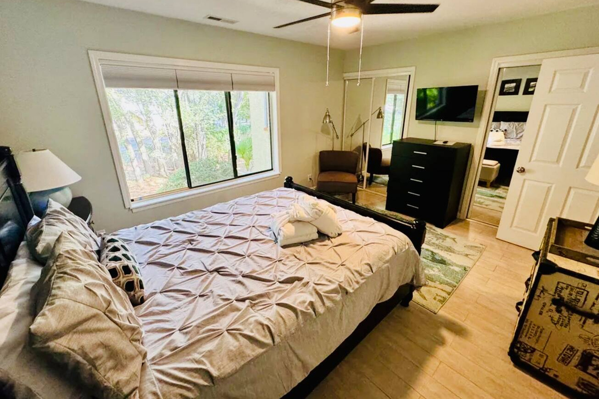 Bedroom with Smart TV