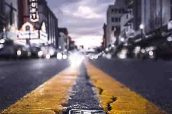 The brass markers in the middle of State Street are a great photo op. Straddle the markersand be in both Virginia and Tennessee at one time! 