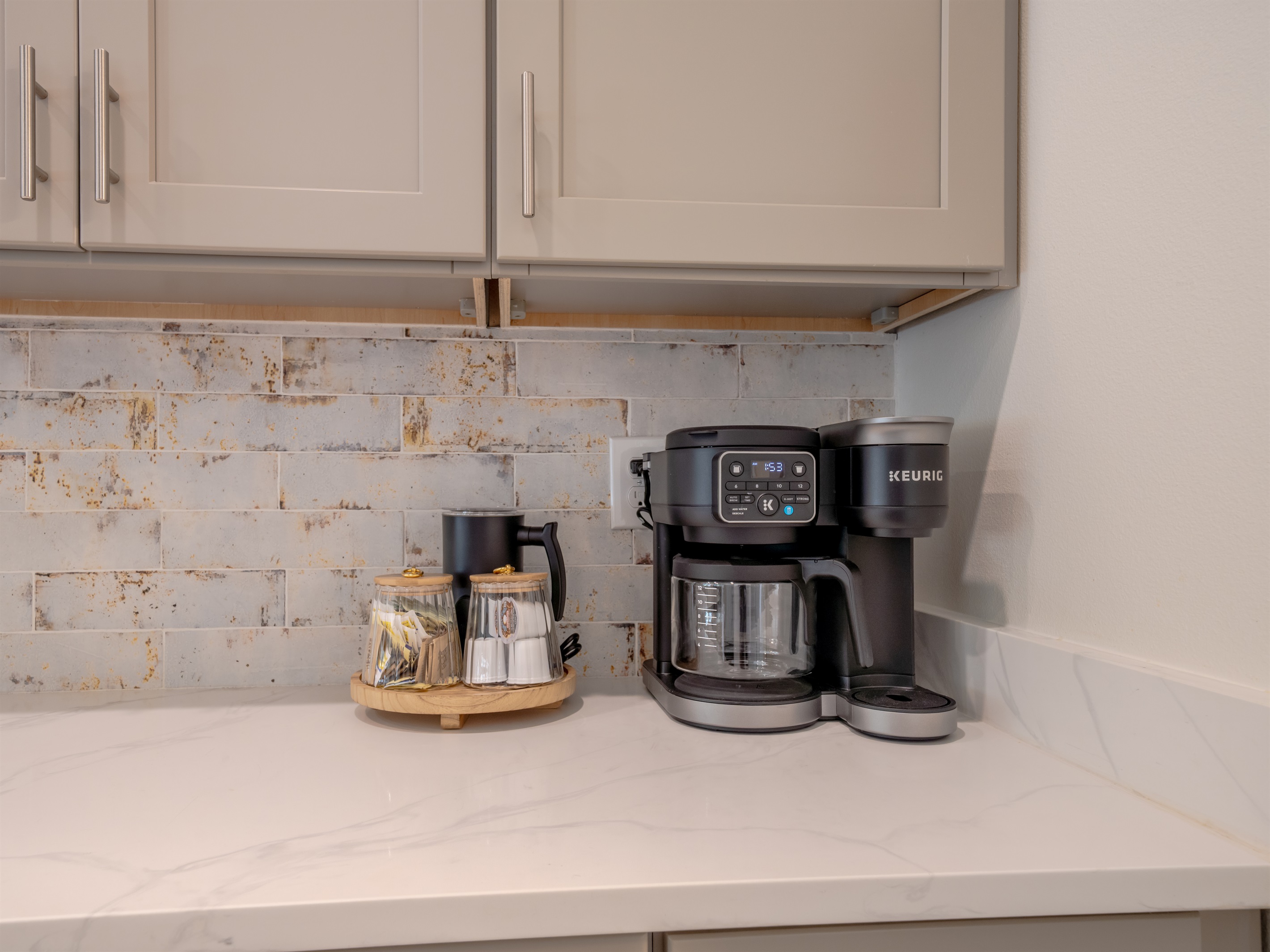 Enjoy hot or iced coffee anytime with the Keurig K-Duo - single serve or carafe!