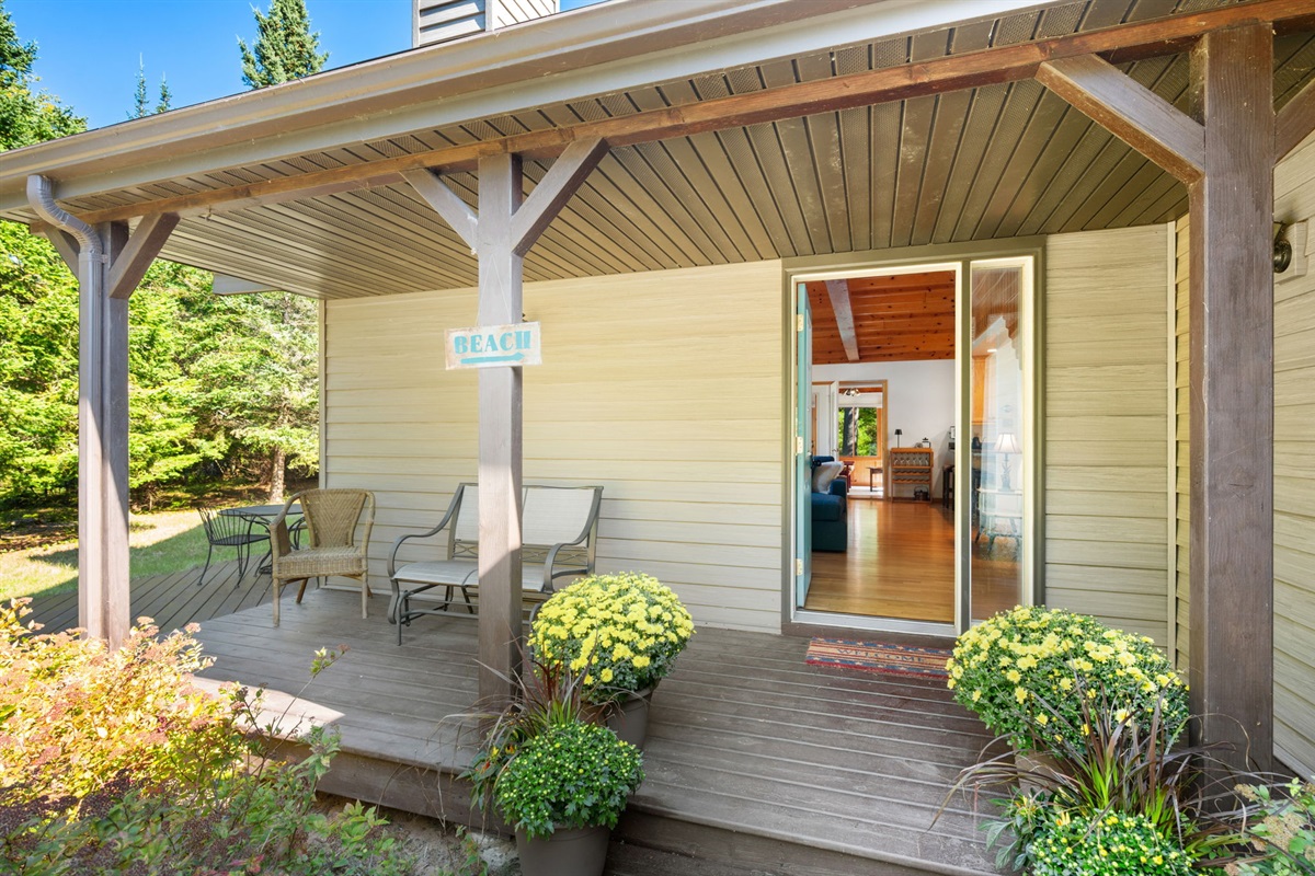 Front Porch/Main Entry