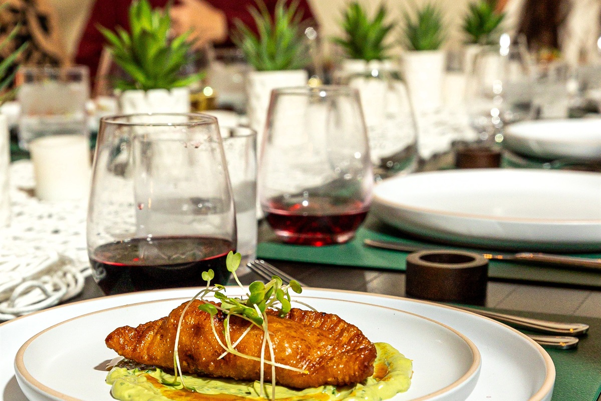 "Gather, dine, and create unforgettable memories around this stunning table! ✨🍽️ Our elegant dining space comfortably seats 12, perfect for celebrating special occasions, enjoying a chef-prep