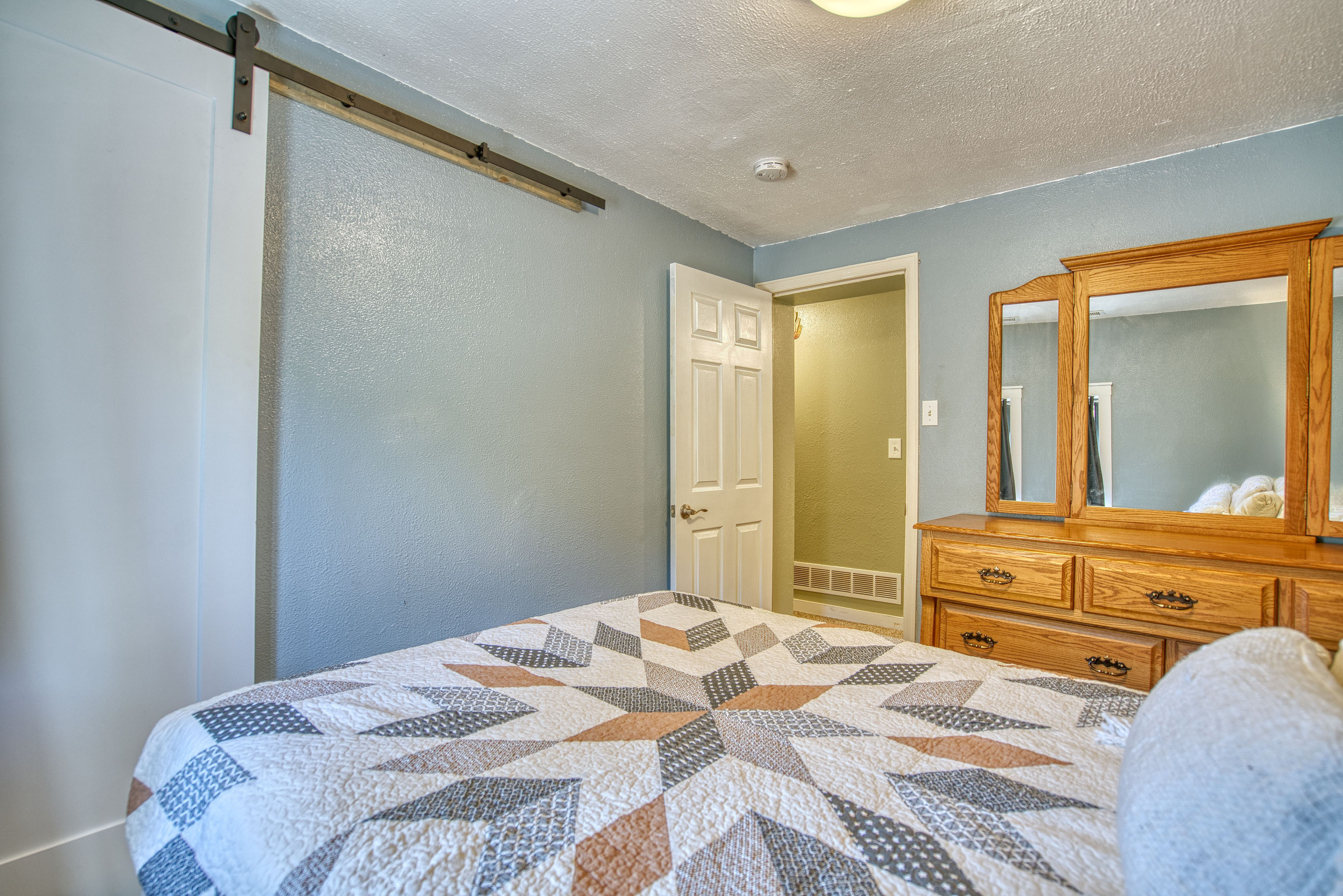 Lower Queen Middle Bedroom