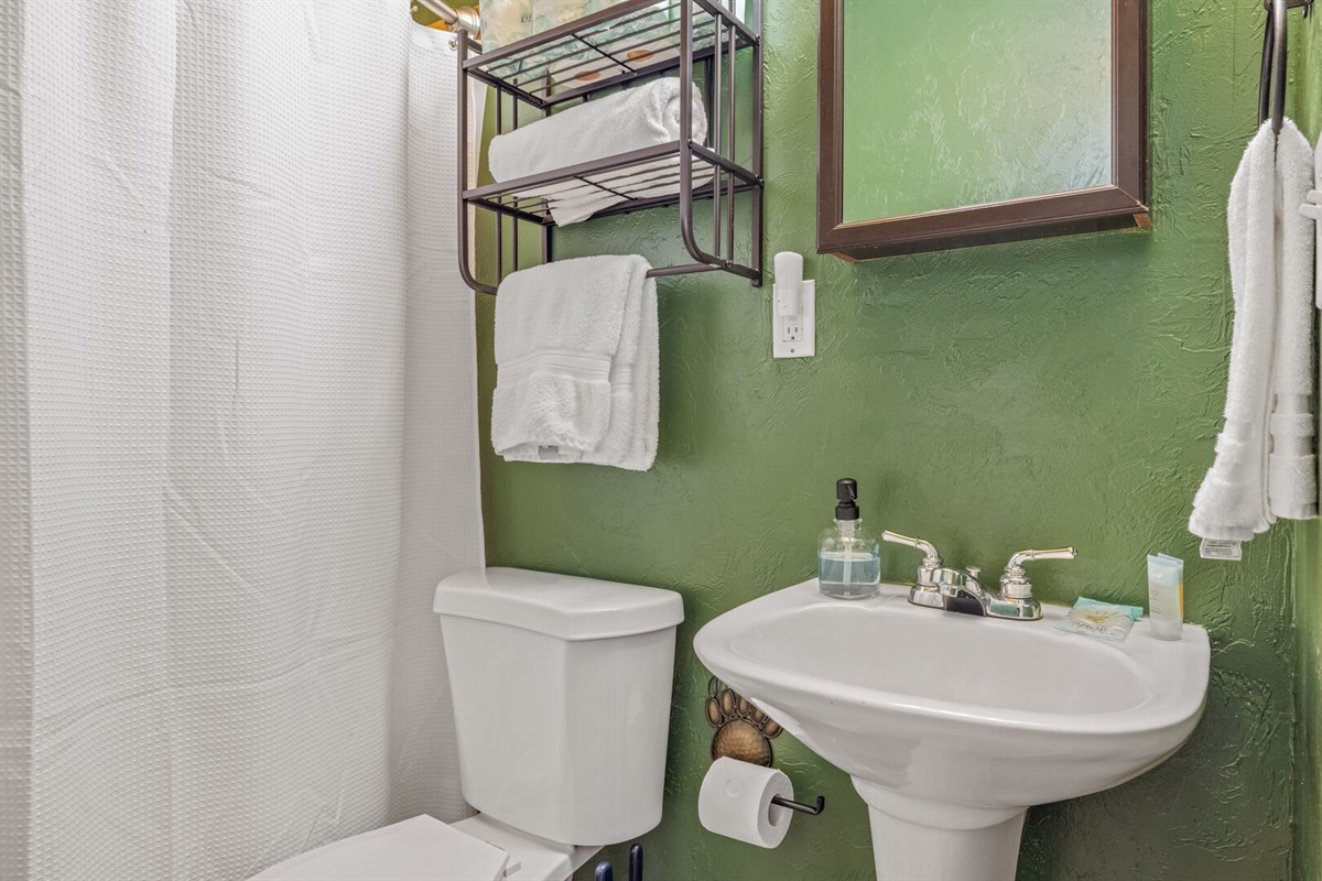 Shared full bathroom on upper level