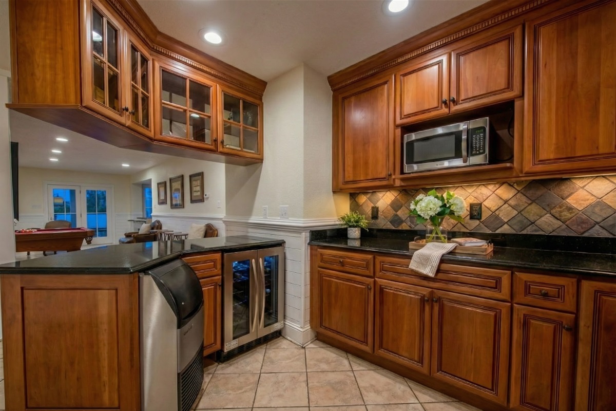 Unwind after a long day in The Hemingway's game room, featuring a wet bar for making your favorite cocktails. Enjoy hours of entertainment and relaxation with friends, or challenge yourself to