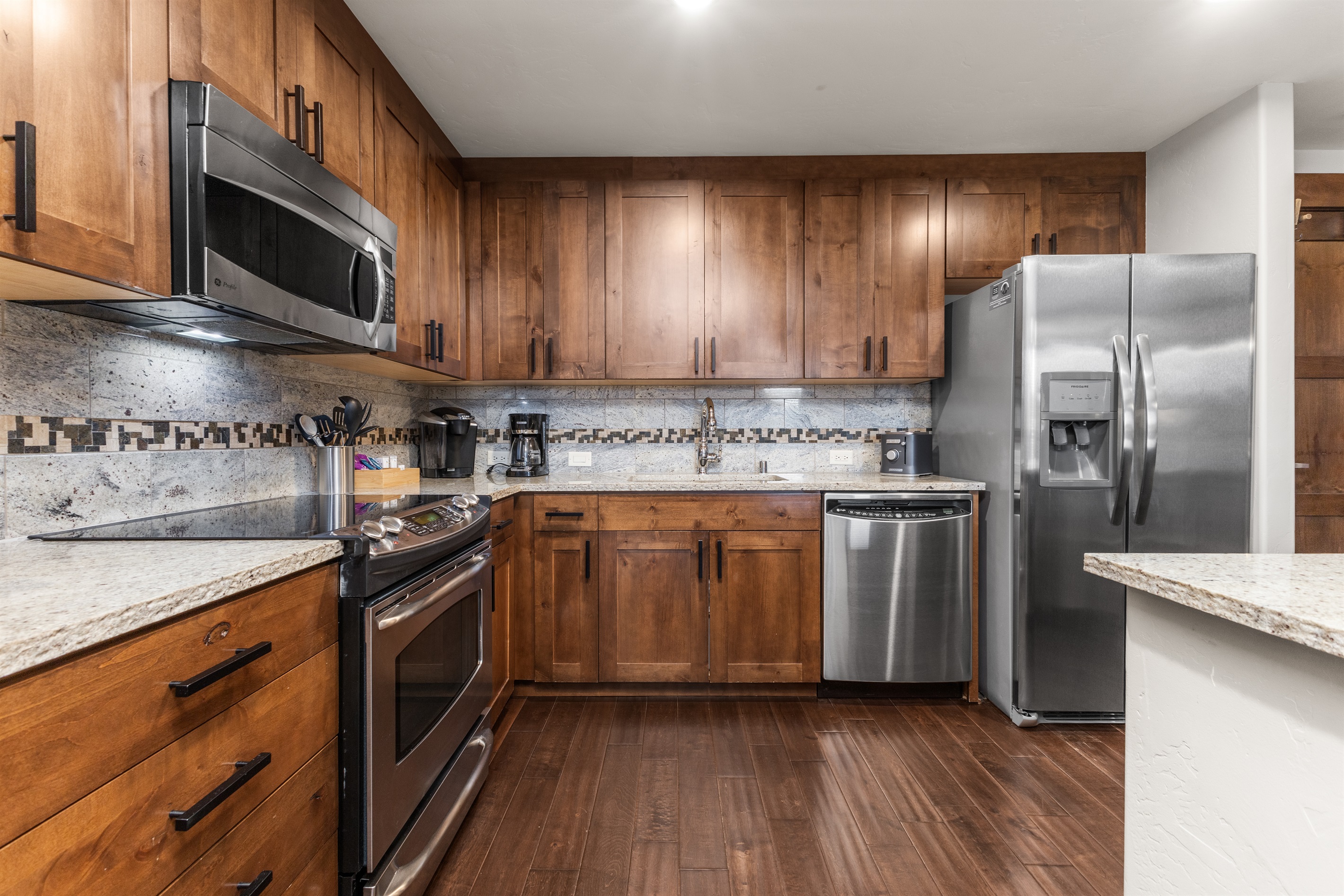 Kitchen | Refrigerator | Electric Stove | Microwave