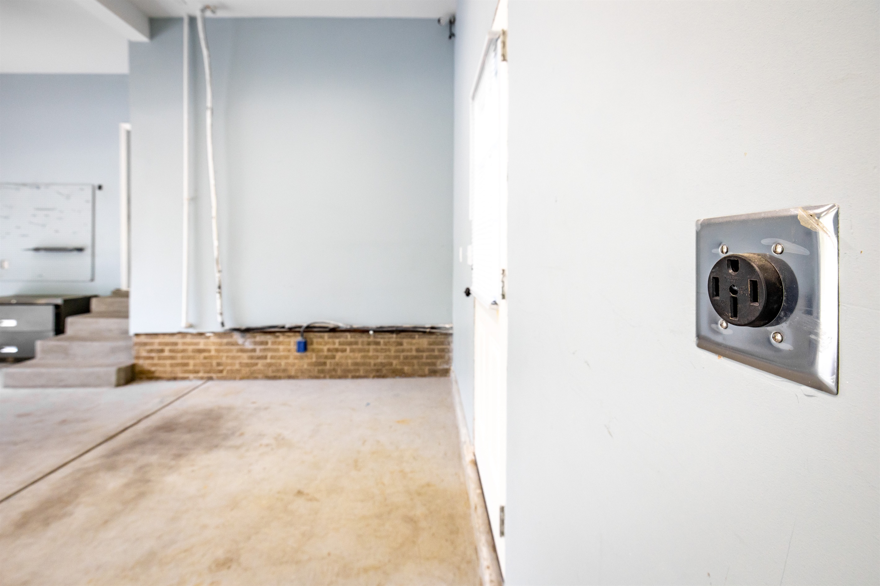 240v NEMA 14-50 outlet for faster EV charging