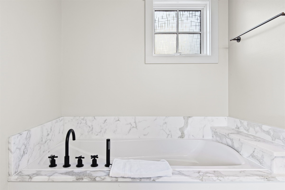 Ensuite Bathroom 1