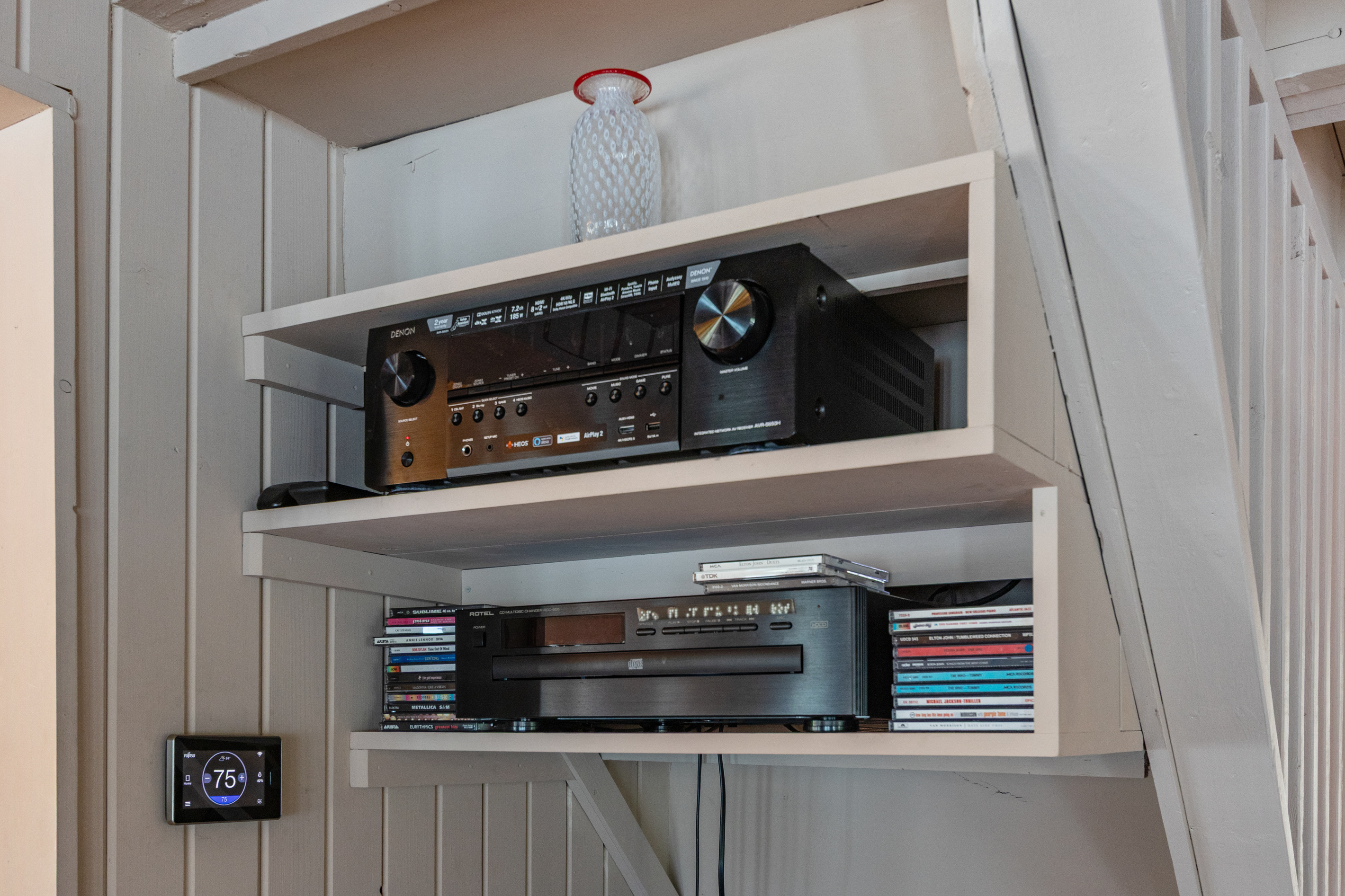 Set the mood for your stay with the home’s stereo system—turn on your favorite music, sit back, and enjoy the slower pace of lake life.