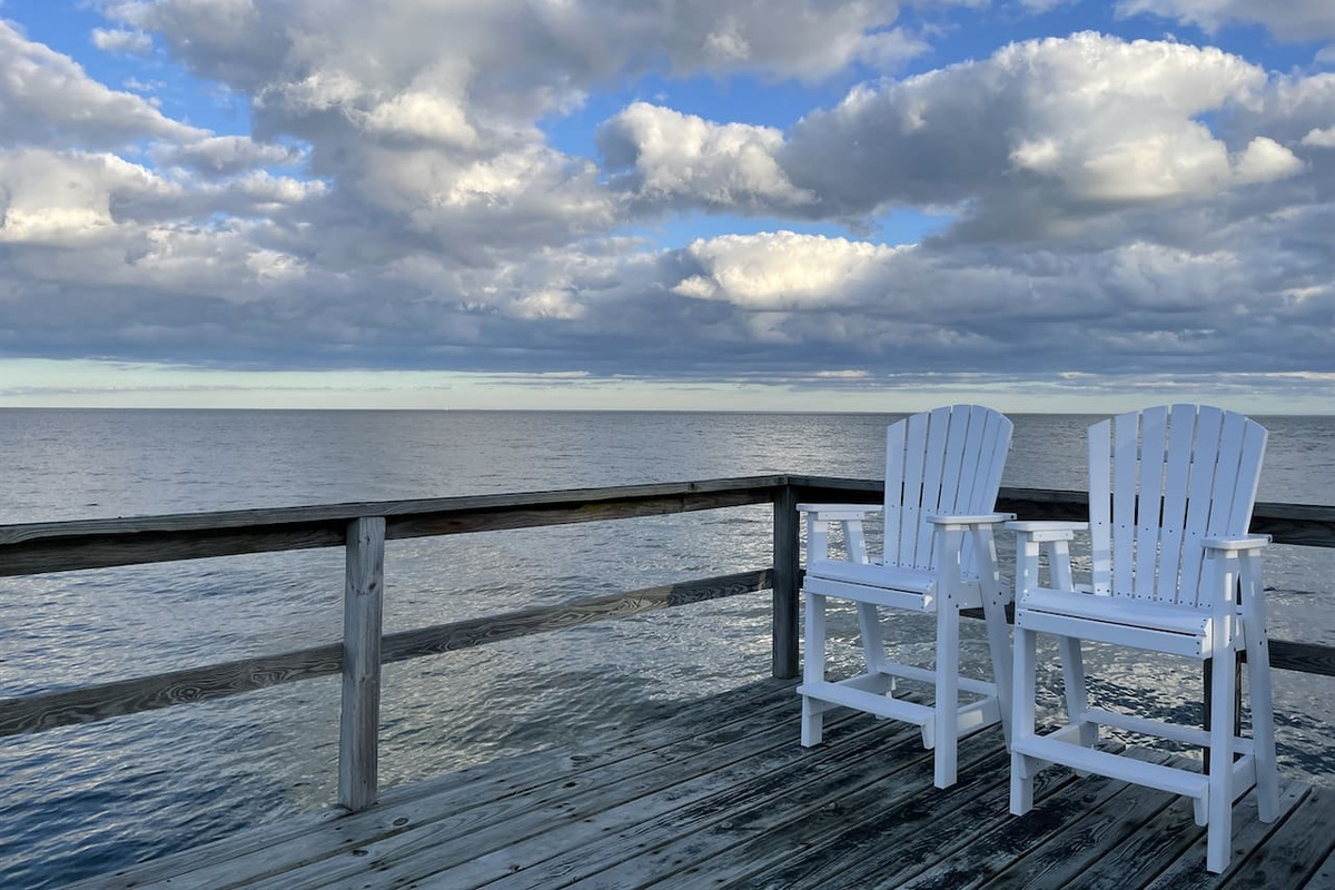 6 Captain's Chairs