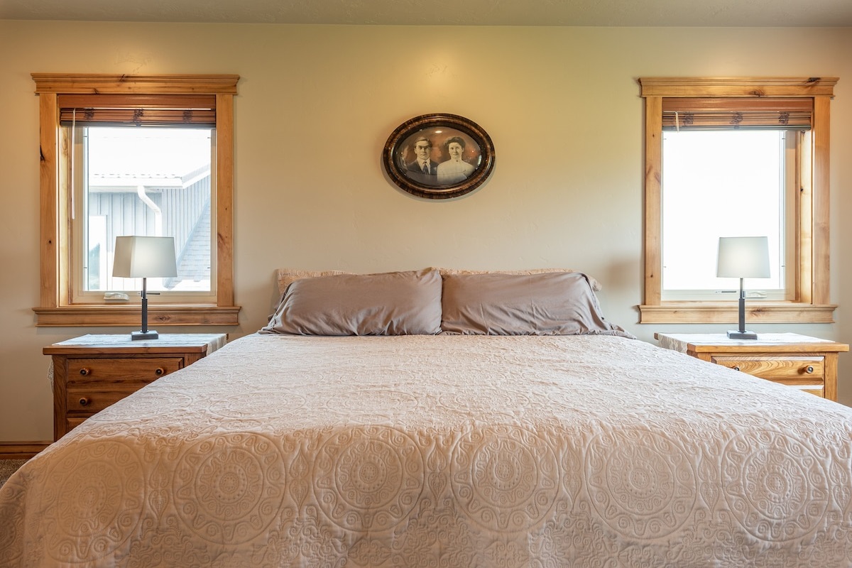 4th bedroom enjoy a good night's sleep on this king-sized bed.
