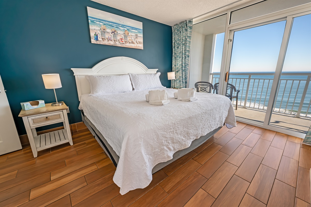 Stunning Bedroom Beautifully Decorated with Amazing Views 💫✨