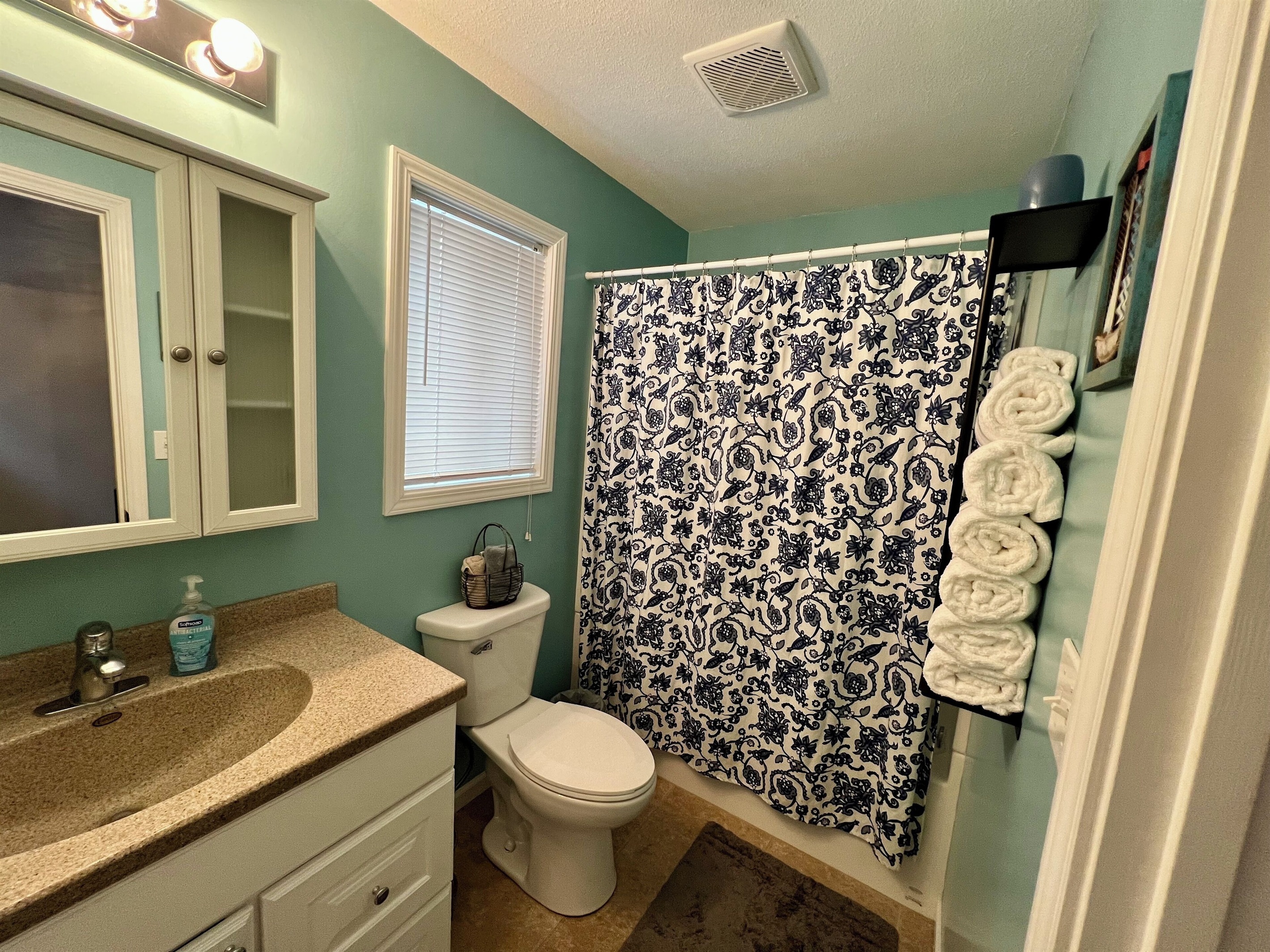 Full bathroom upstairs.