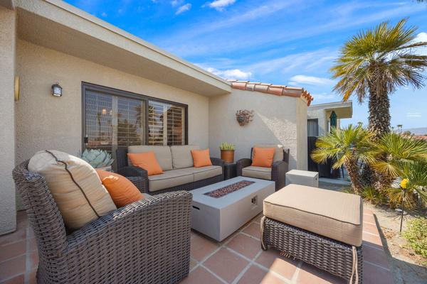 Spacious back patio with ample seating