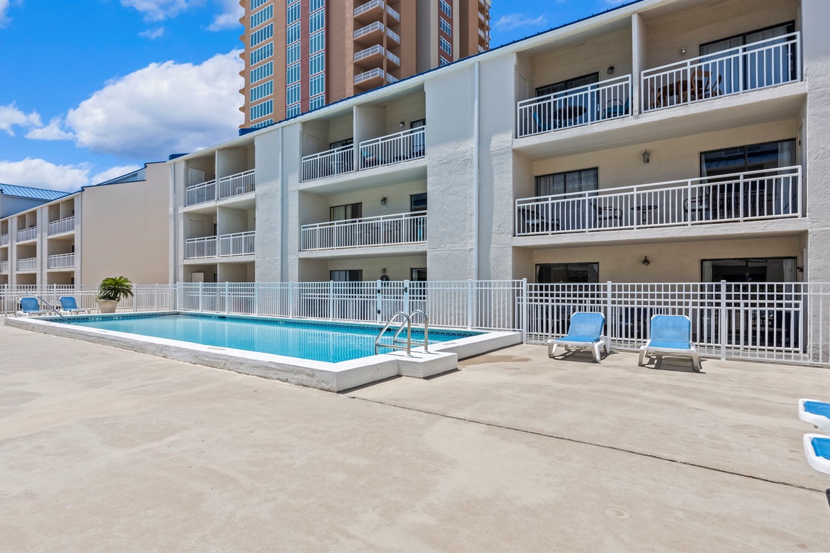 1st floor pool
