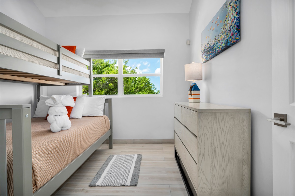 Always Summer - Bunk bedroom