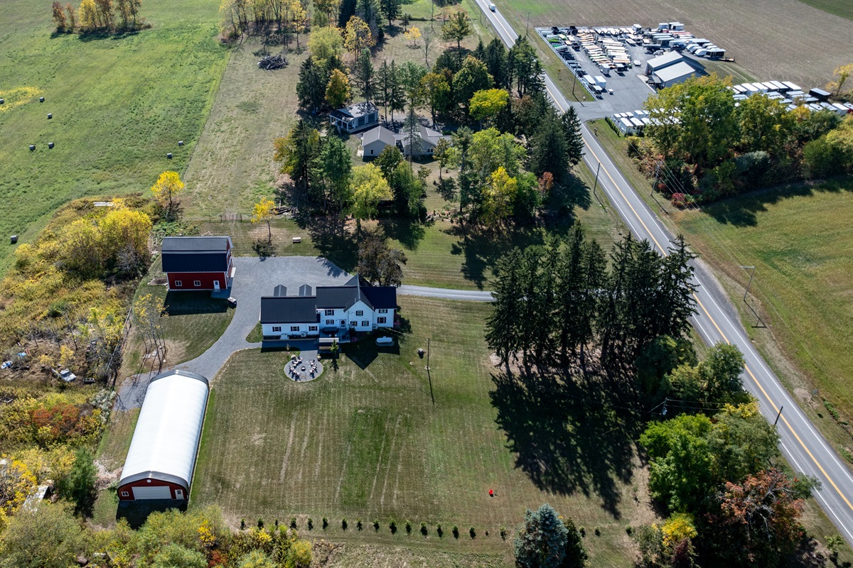 Large rural retreat with plenty of space for outdoor fun — perfect for family vacations or events