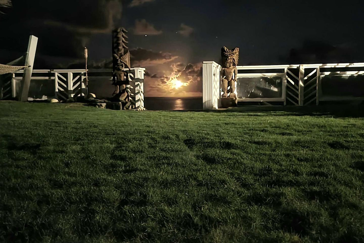 Yes, this mind-blowing regular moonrise at the home is real! 