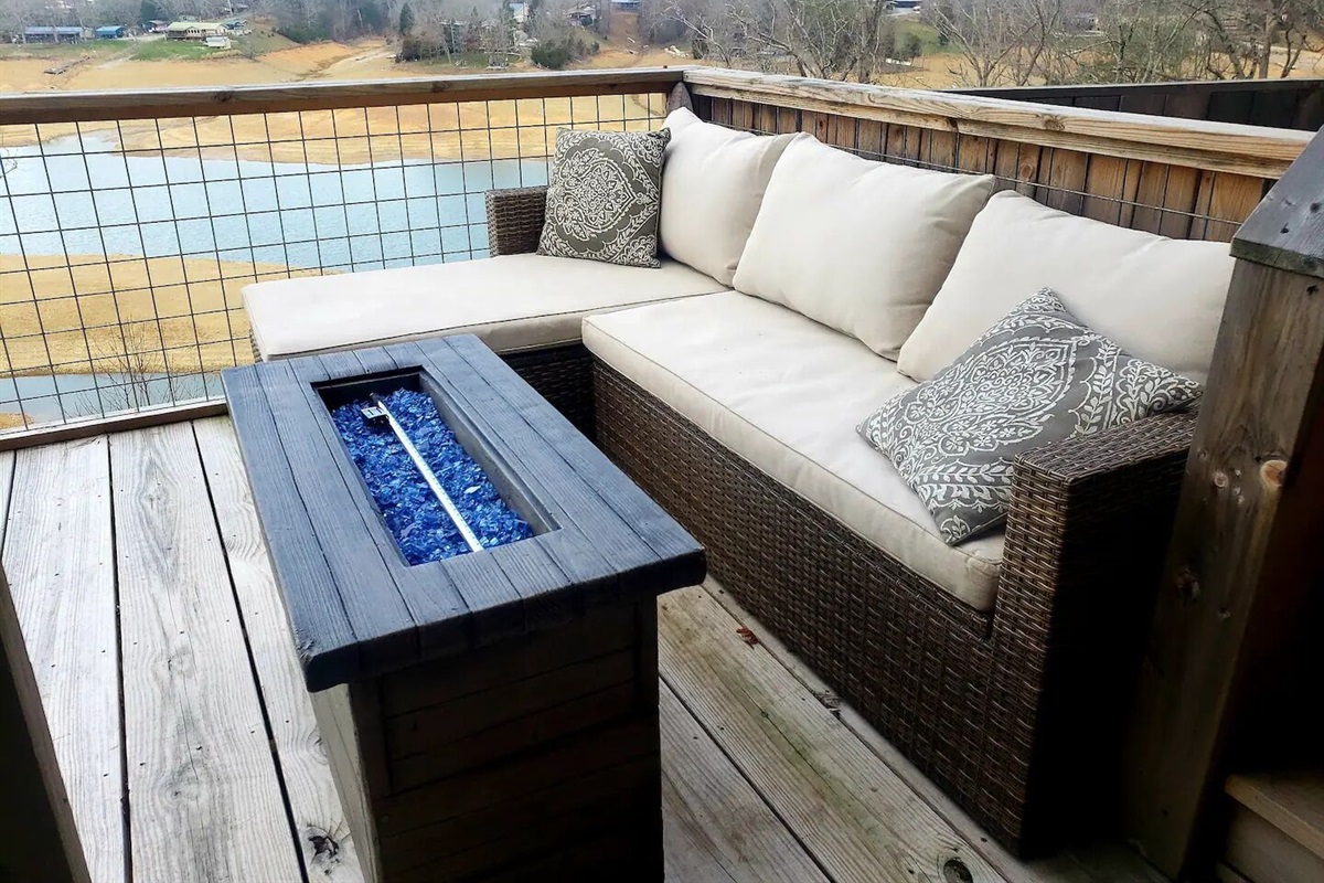 Fire table overlooking the lake (Lake view at lower winter levels)