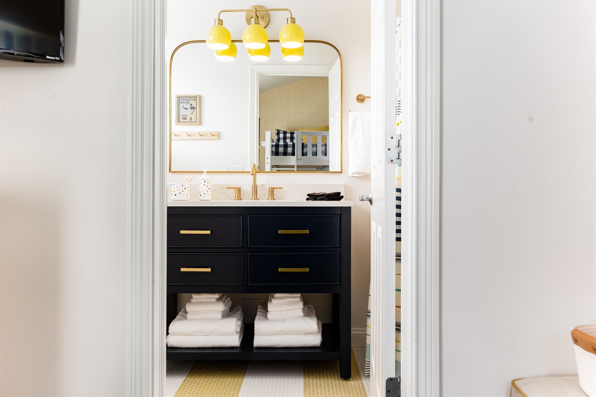 Queen Bunkbed Bathroom