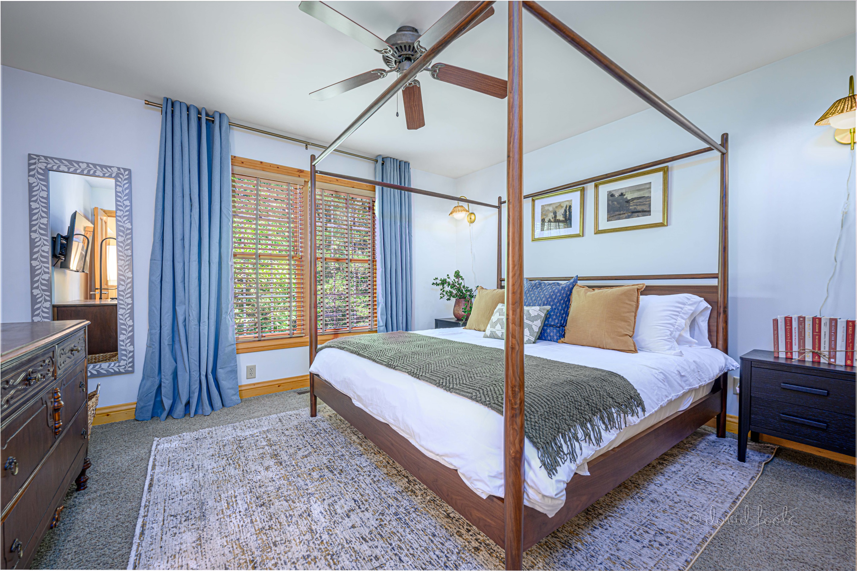 Upstairs king bedroom with Roku TV