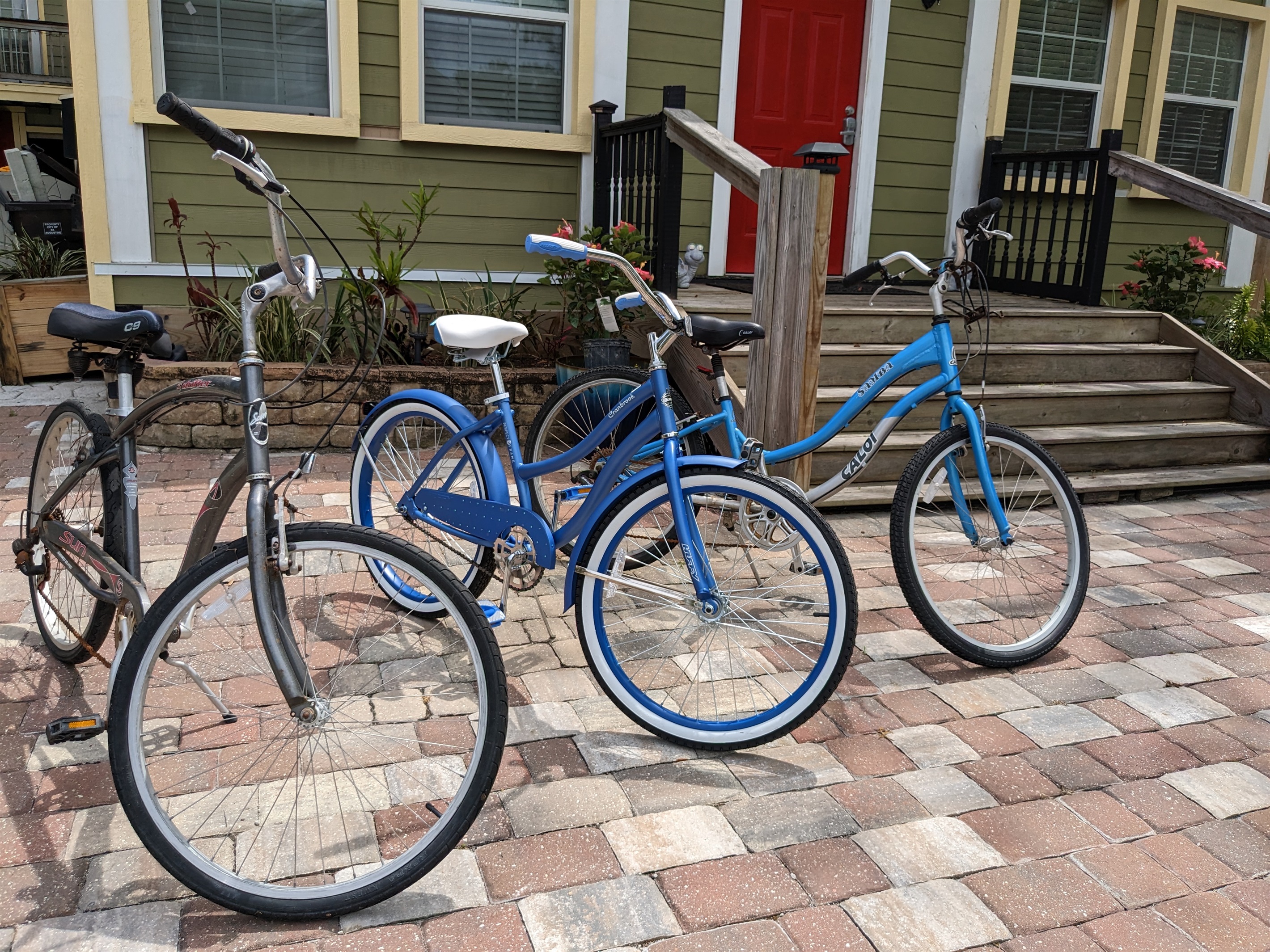 Cruise to downtown with the breeze in your hair! A five minute walk is now only a 2 minute bike ride