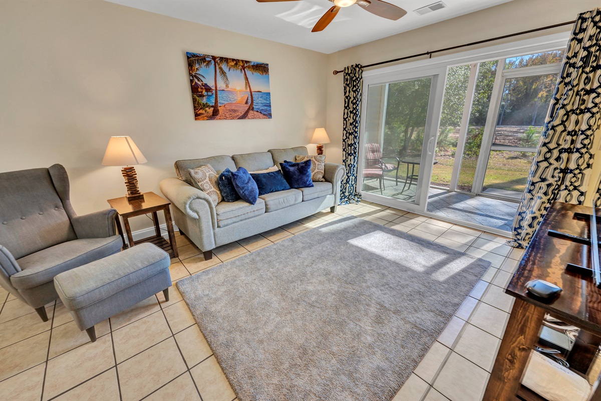 Living Room with Stunning Views🌊☀️