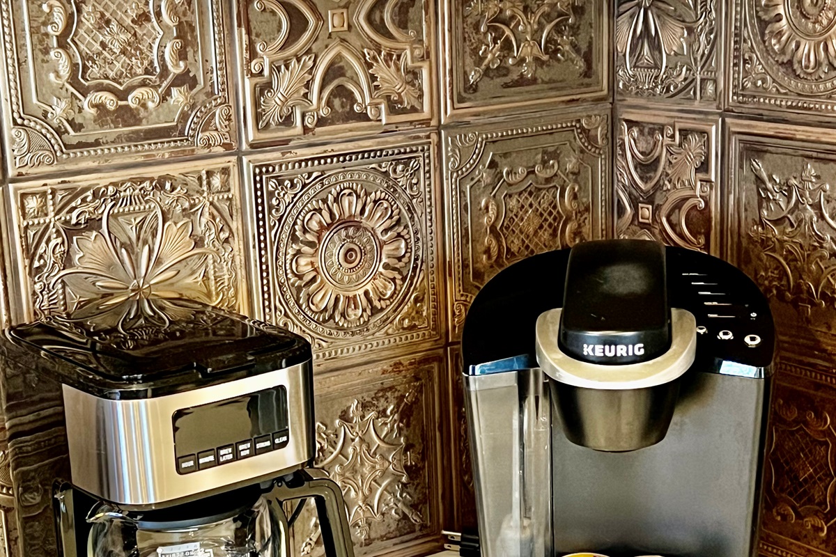 Your morning coffee is covered. Choose between a full-pot drip coffee maker or a single-serve Keurig