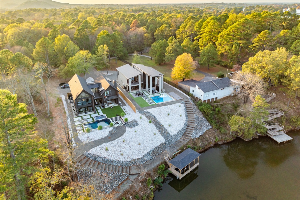 Stunning aerial view of this lakeside property, surrounded by natural beauty &ndash; your private escape from everyday life.