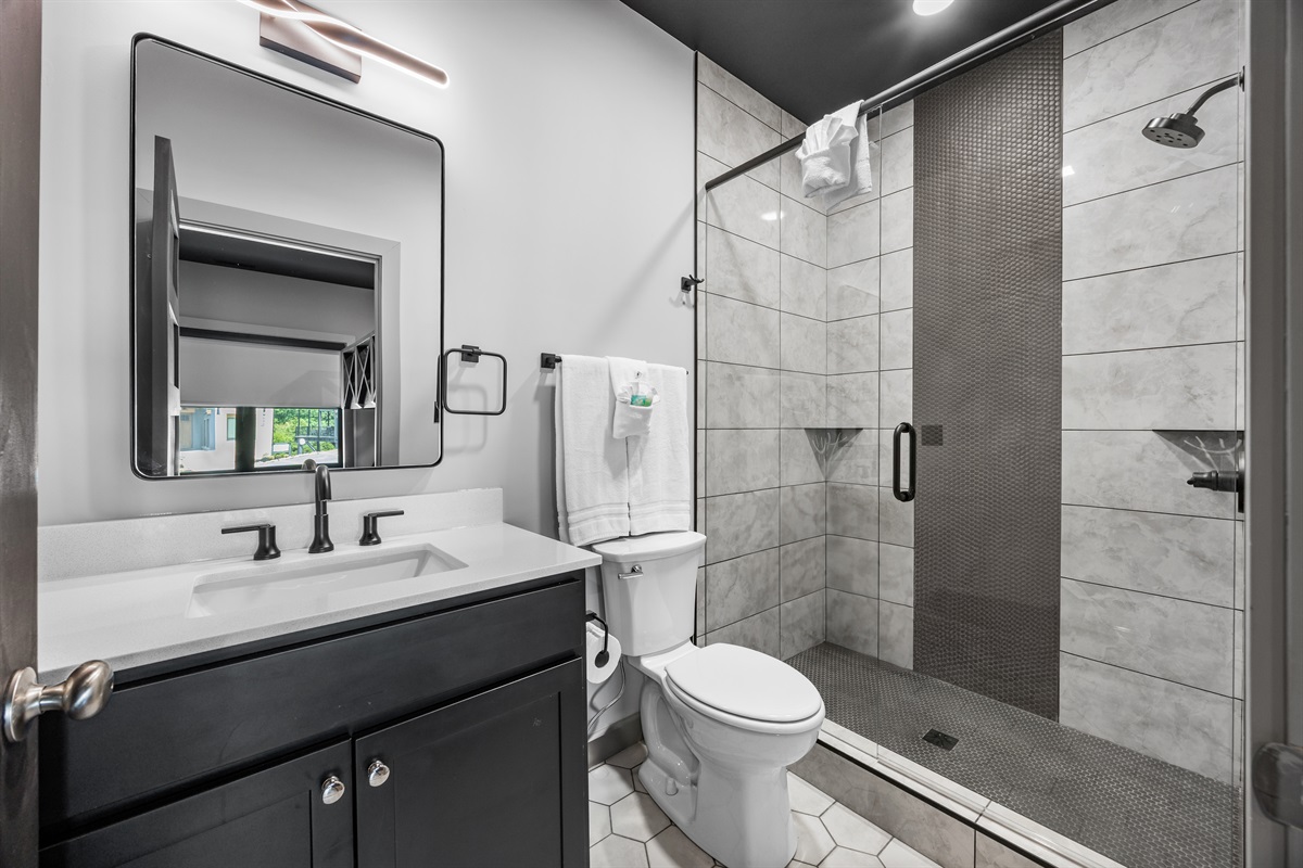 En-suit bathroom of bedroom #6
