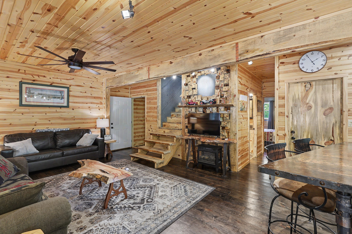 Fireplace & close proximity to Bedrooms 1-4