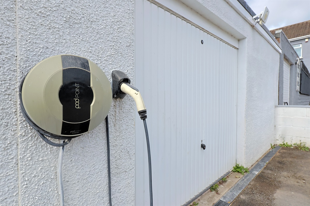 [Ev charger]