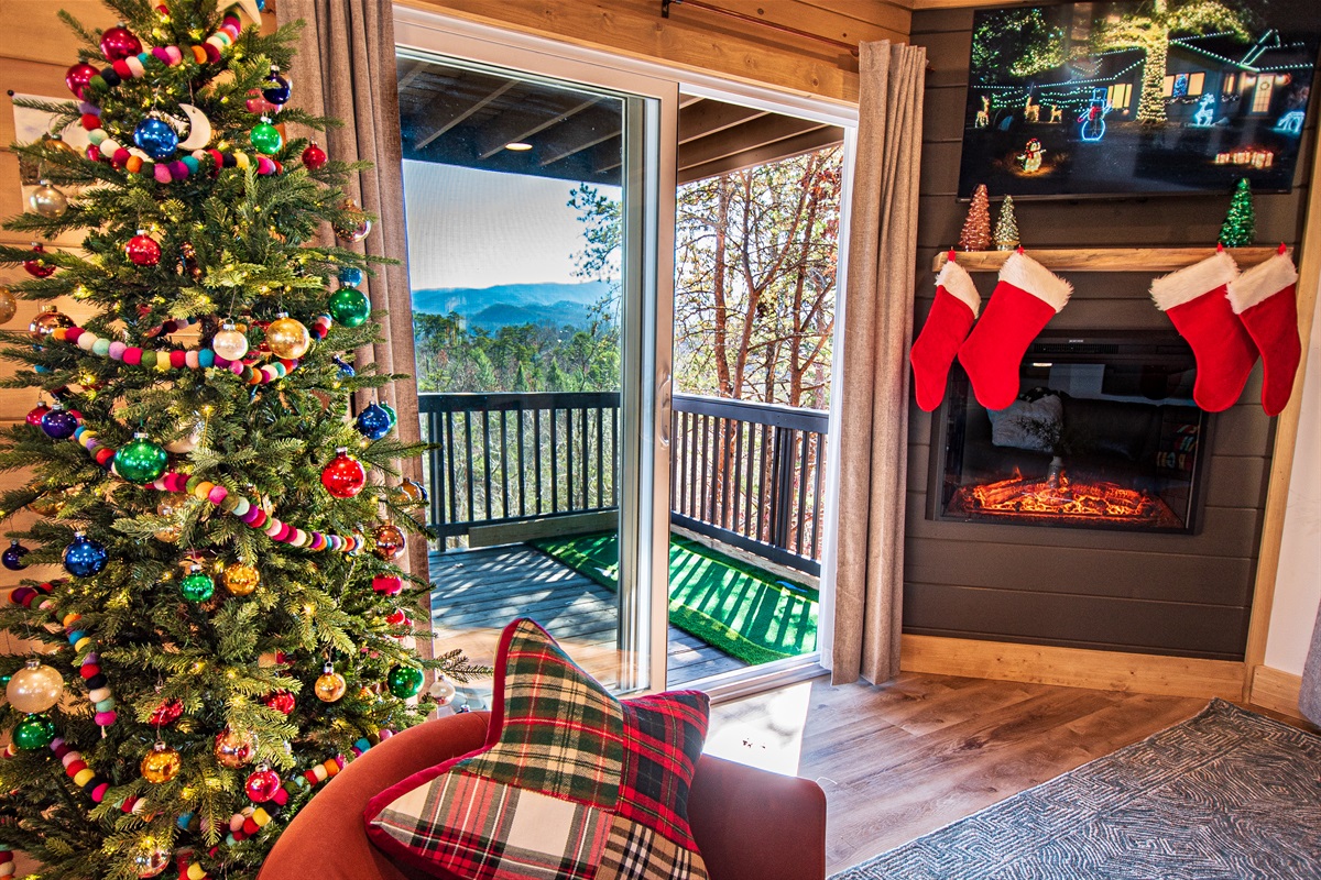 Play a round of putt putt on the lower deck, put a holiday record on the record player, relax by the fire or take in the views while enjoying Christmas in the Smokies!