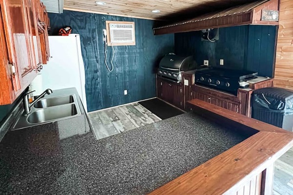 Indoor pit