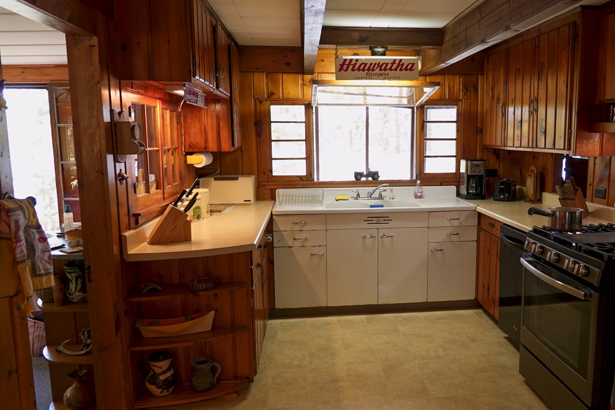 Full kitchen with all the essentials.