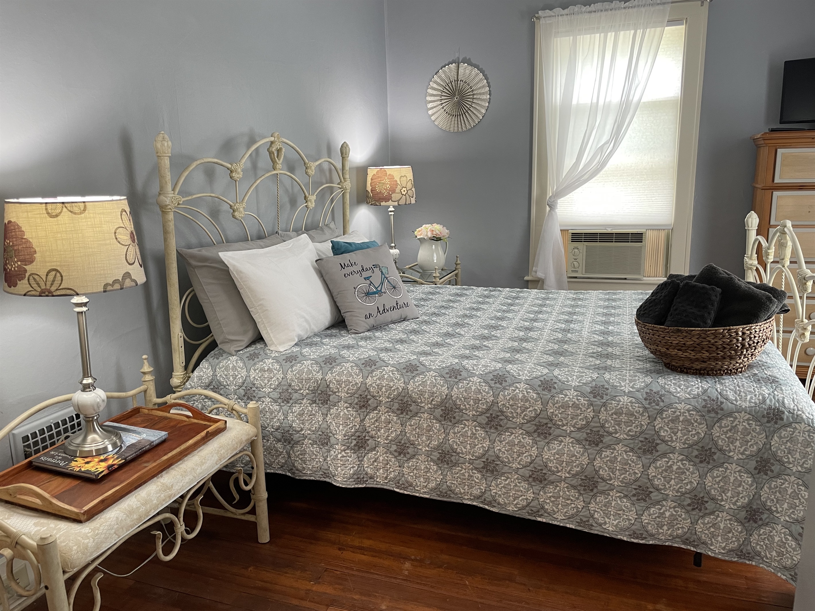 1st floor Queen w/ ensuite