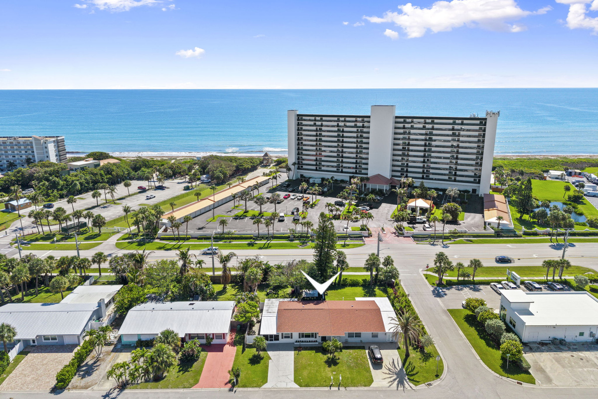 GREAT LOCATION, PRIVATE BEACH ACCESS