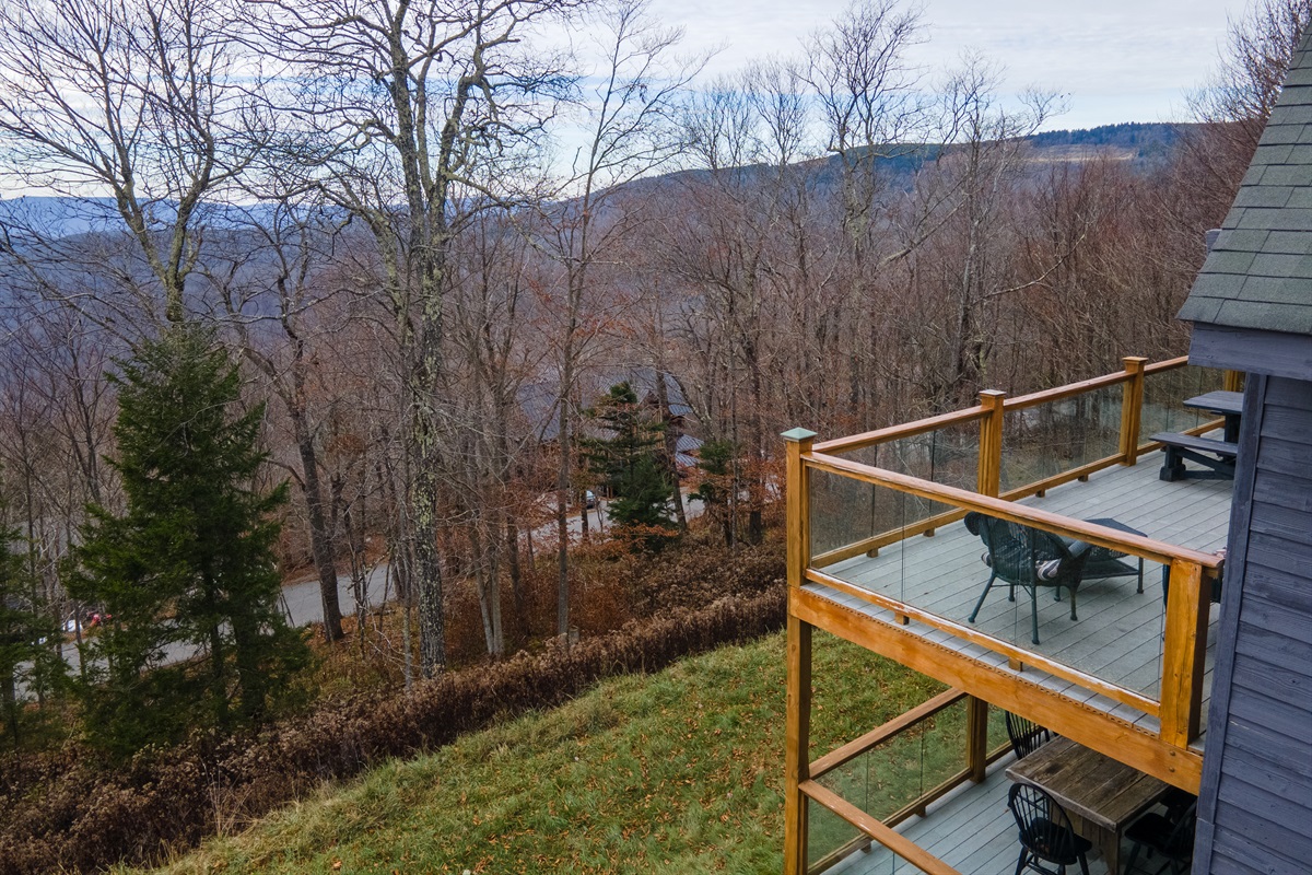 Expansive views of the mountains