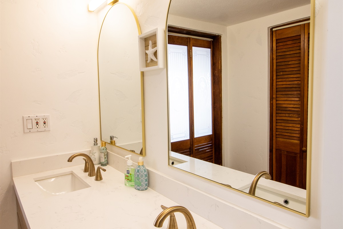 Principal Bedroom en suite Bathroom
