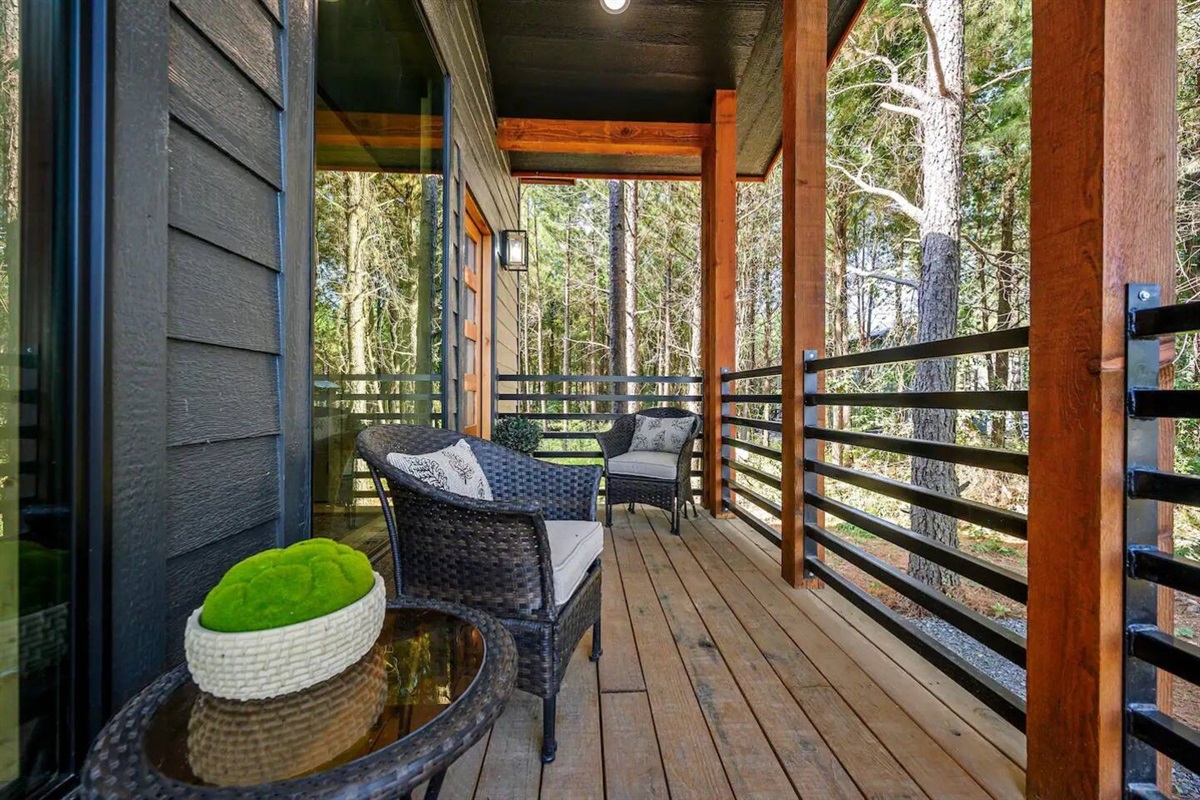 Misty’s place was perfect for a romantic getaway! It was gorgeously appointed, with well thought out amenities. 