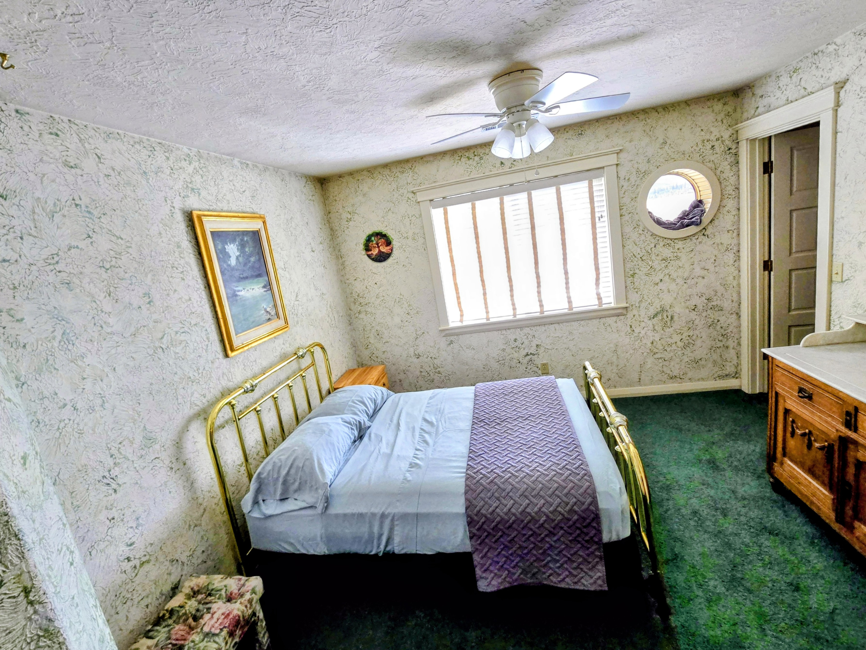 5th bedroom on second floor (with Master) Queen bed