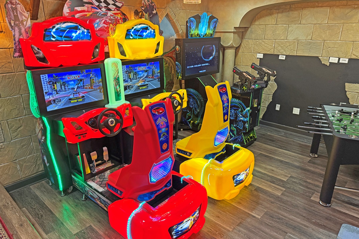 Arcade Game Room - Play Outrun Car Race (Arcade Game-FREE To Play)