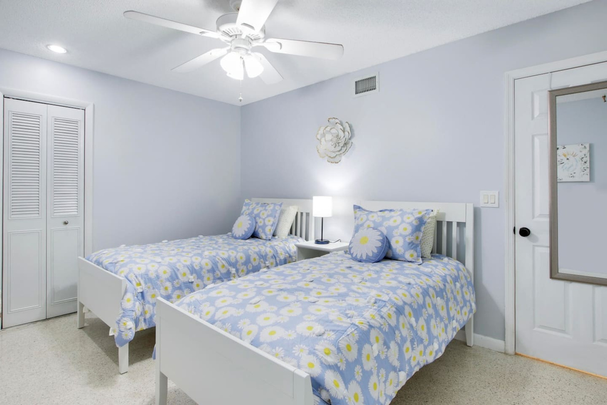 3rd bedroom with two twins and TV (not shown)