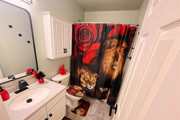 Spacious Full Bathroom – Designed for comfort and convenience, featuring all the essentials for a refreshing stay!
