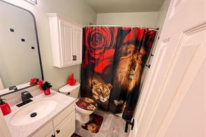Spacious Full Bathroom – Designed for comfort and convenience, featuring all the essentials for a refreshing stay!