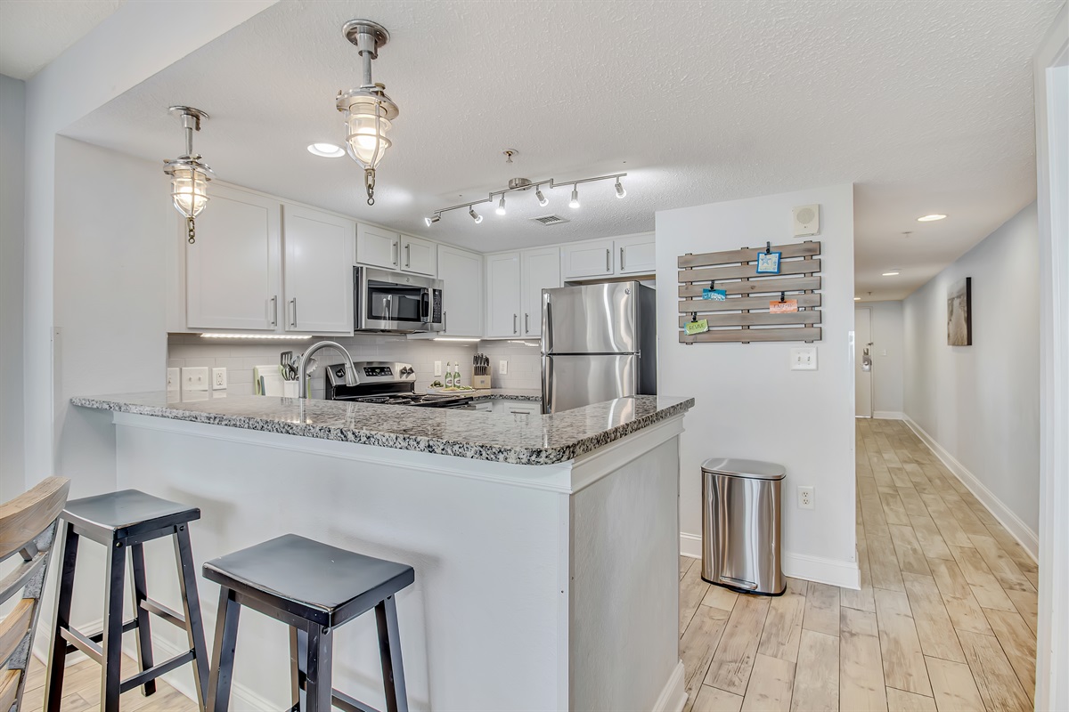 Cook and dine in coastal elegance!