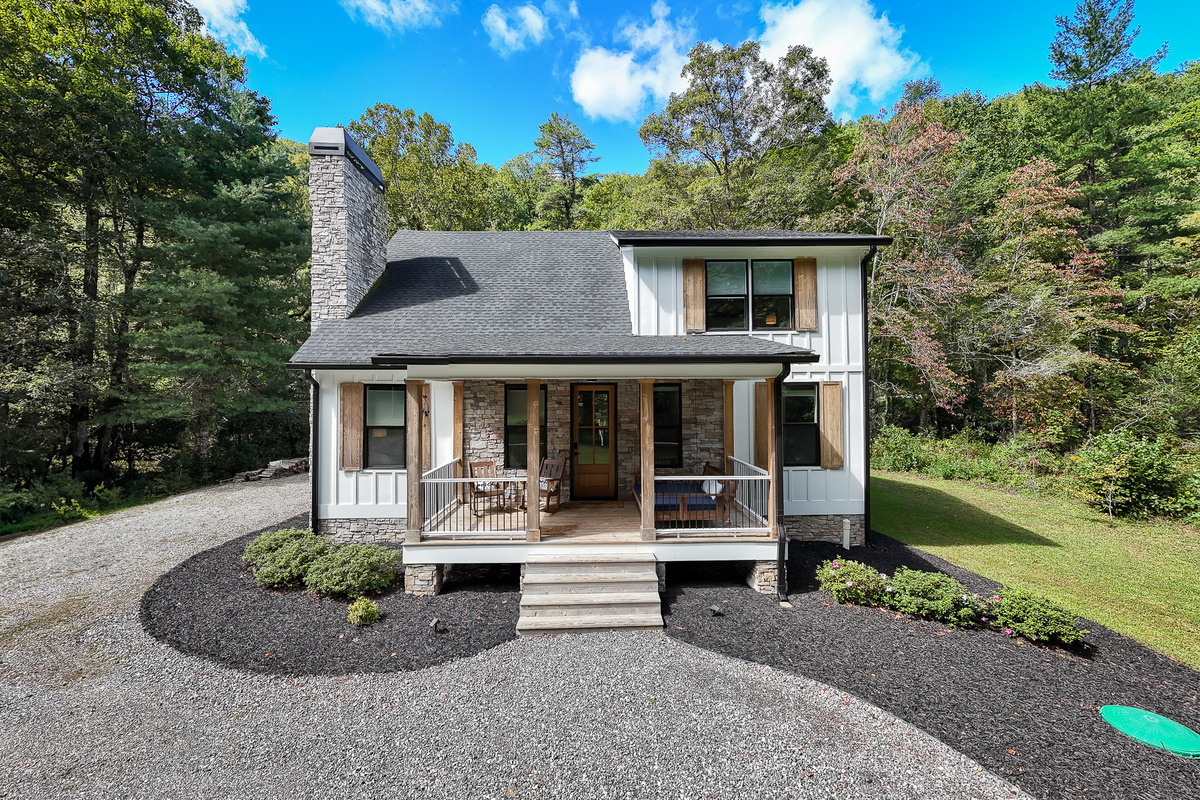 Welcome to Robbin’s Nest on Snowbird Creek, where a covered front porch with rocking chairs and a cushioned swing invites you to settle in.