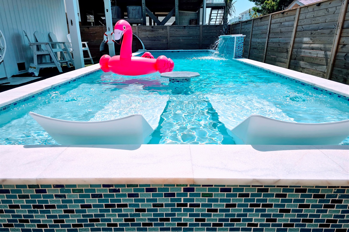 Sun Shelf with Twin Ledge Loungers, Plus In-Pool Banquette & Table